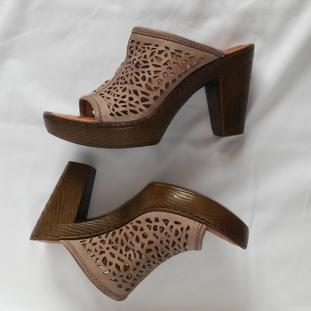 BORN Perf Chunky Heel Tan Leather Slides